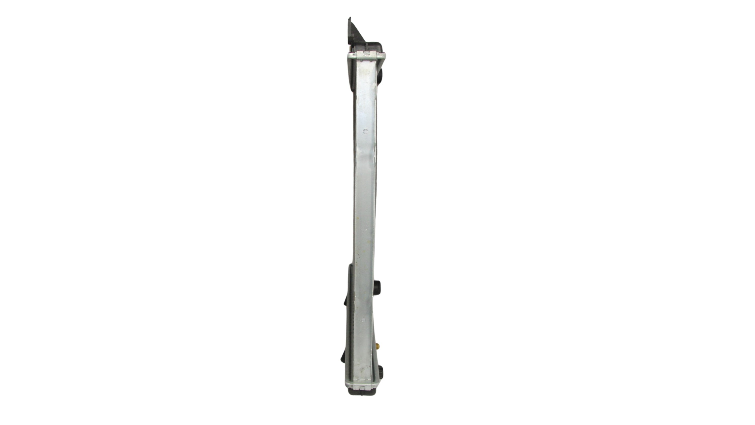 Radiador Automotríz D21  Pick Up Pathfinder T/A 87-07 23mm Aluminio M