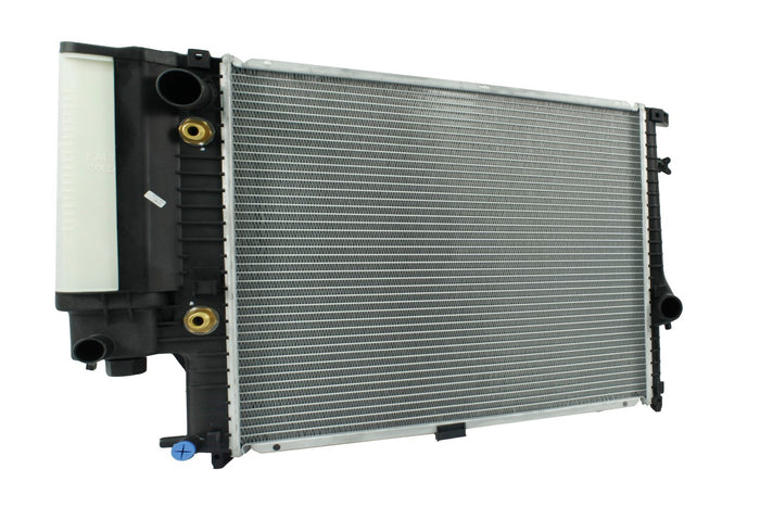 Radiador Automotriz BMW  525I 525IT T/A 93-95 32mm Tubo Soldado