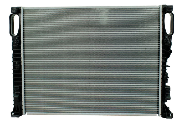 Radiador Automotriz Mercedes Benz  E-320 E-350 T/A 06-09  26mm Tubo Soldado