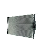 Radiador Automotriz BMW  128i 125i, 325, 328i, 330i, 130i, 135i, Z4, 325Ci, 325i, 328xi, 330Ci, 135i T/M 06-13  32mm Tubo Soldado