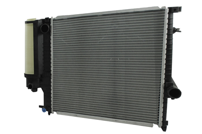 Radiador Automotriz BMW  Series 318 I 318 IS,318 TI, Z3, Z3 Roadster L4 1.8 T/M 91-99 32mm Tubo Soldado