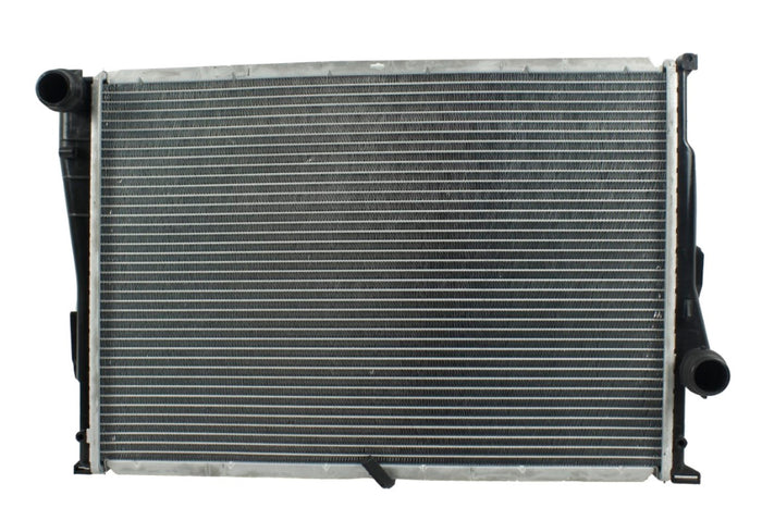 Radiador Automotriz BMW  M3 base  T/M 01-06 40mm Tubo Soldado