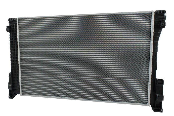 Radiador Automotriz Mercedes Benz C300 4 Matic Luxury, Sport, Elegance, Luxury Sport, E350, glk350 T/A 08-12 26mm Tubo Soldado