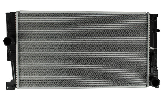 Radiador Automotriz BMW  520i 528i  12-16 32mm Tubo Soldado