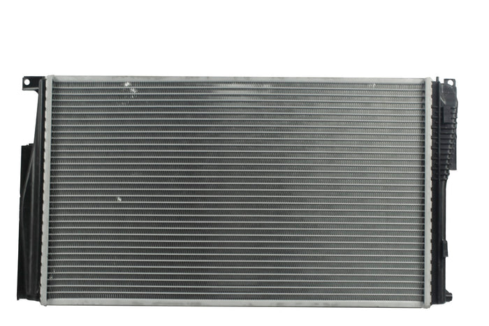 Radiador Automotriz BMW  520i  228i, 320i, 325i, 328i, 335i, 420i, 428i, 435i  12-18 32mm Tubo Soldado