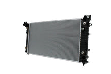 Cargar imagen en el visor de la galería, Radiador Automotriz Cadillac Chevrolet, GMC Escalade Cheyenne, Silverado, Suburban,Sierra 1500, Yukon  14-16 26mm Tubo Soldado
