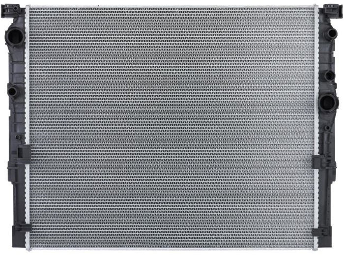 Radiador Automotriz BMW 750i M760i 16-17 TM 26mm Tubo Soldado