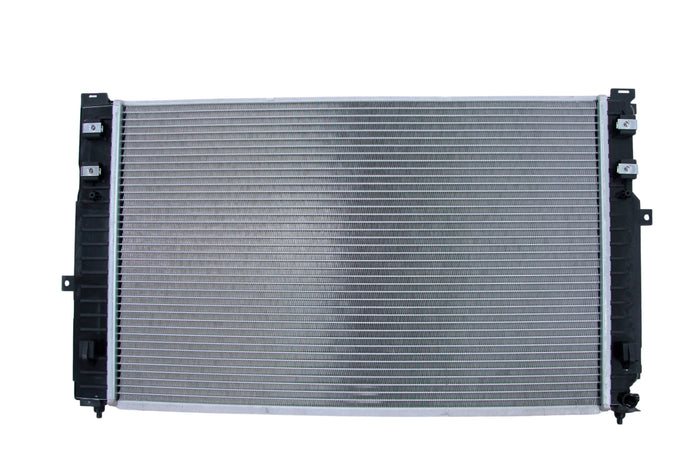 Radiador Automotriz Audi  A4 Avant,Quattro,Confort,  Passat,GL  T/A 96-05 22mm Tubo Soldado