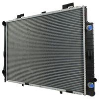 Radiador Automotriz Mercedes Benz  E320 Base  T/A 96-97  32mm Tubo Soldado