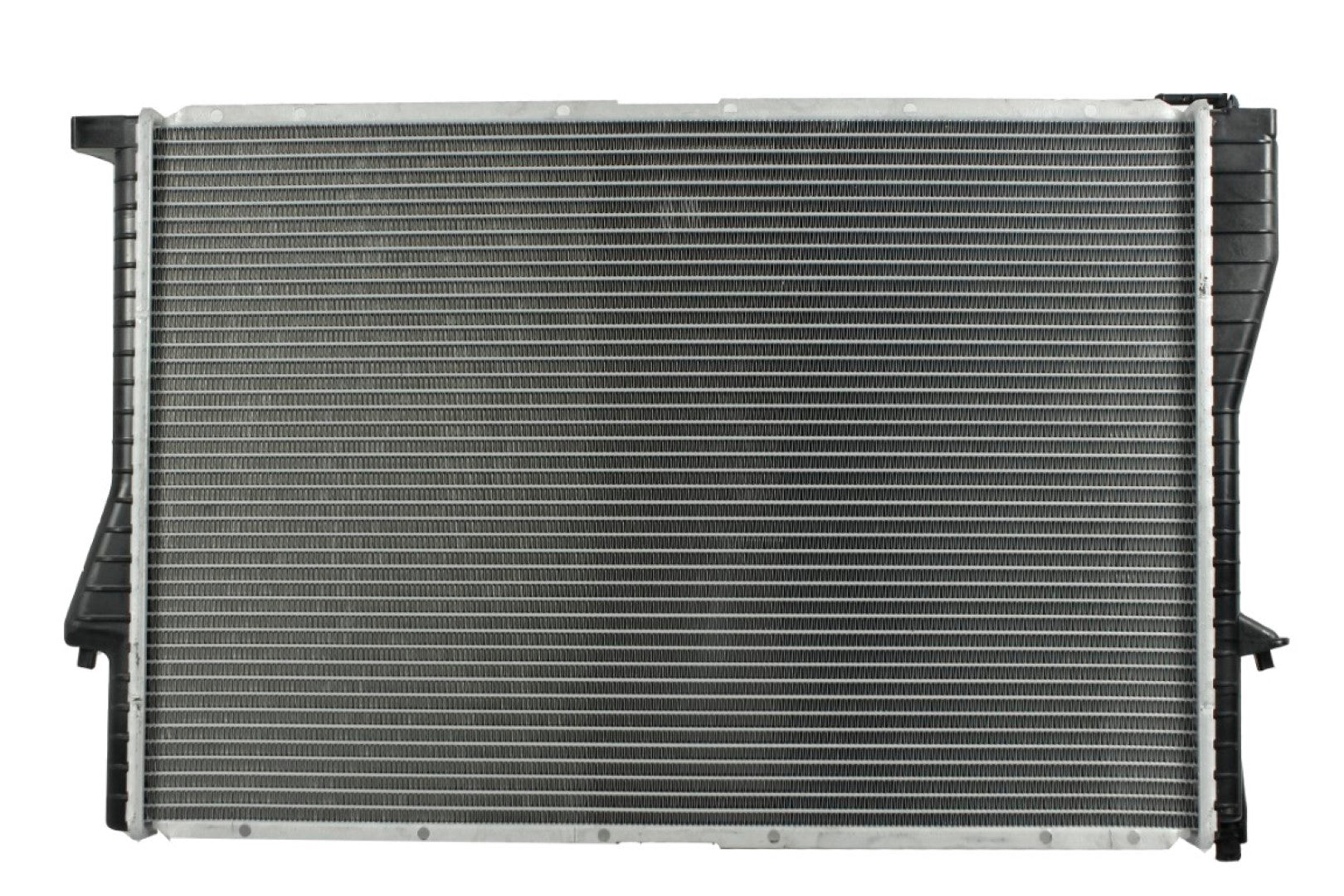 Radiador Automotriz BMW  525 i 528 i. 530 i, 540 i, 545 i T/M 99-06  32mm Tubo Soldado
