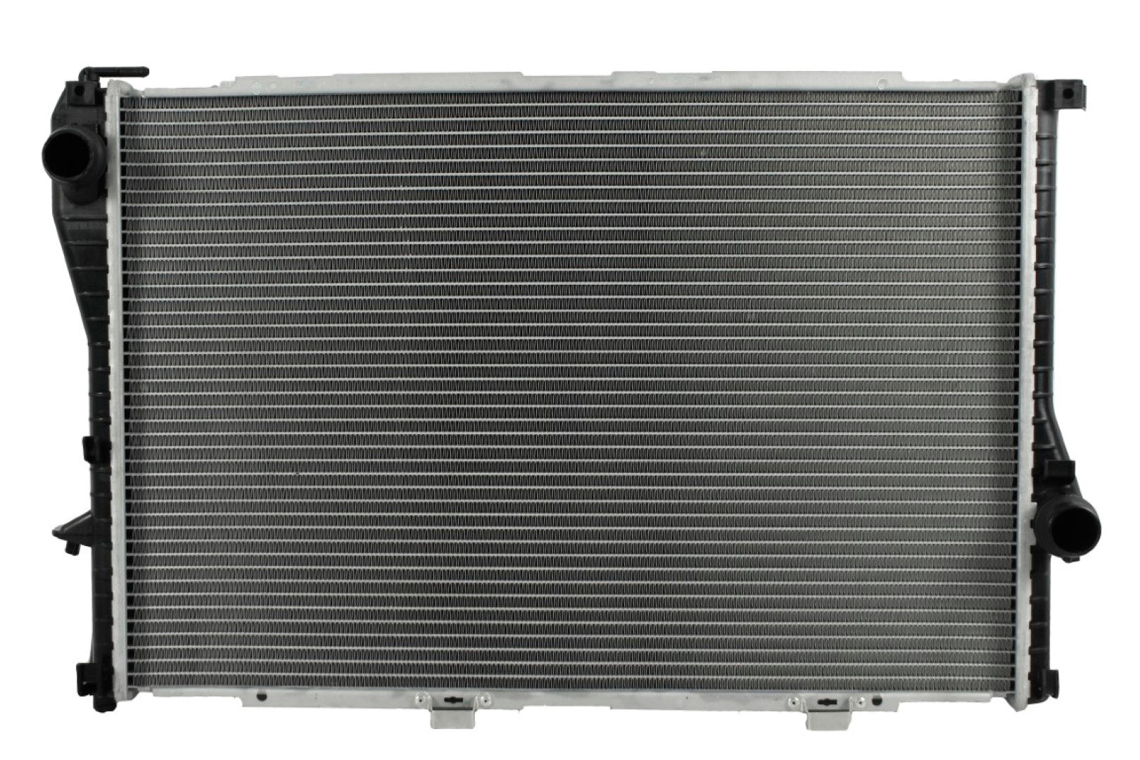 Radiador Automotriz BMW  525 i 528 i. 530 i, 540 i, 545 i T/M 99-06  32mm Tubo Soldado