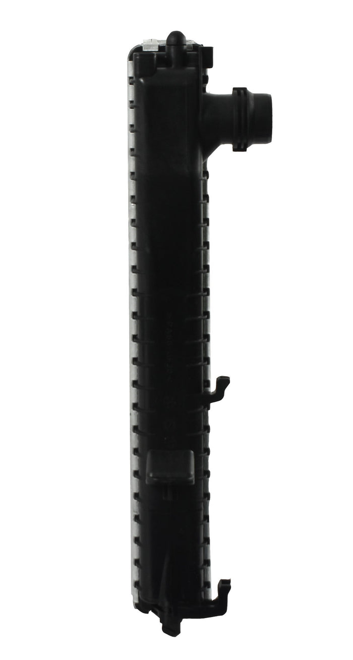 Radiador Automotriz BMW  525 i 528 i. 530 i, 540 i, 545 i T/M 99-06  32mm Tubo Soldado