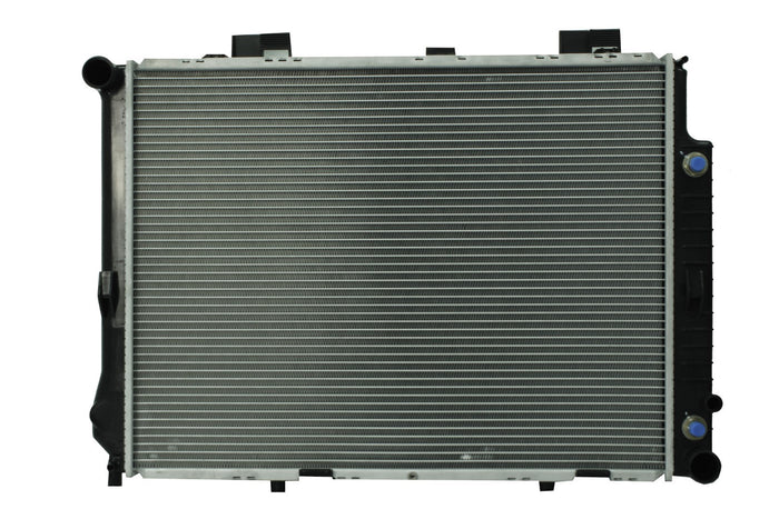 Radiador Automotriz Mercedes Benz  E320 4MATIC Base T/A 98-02 32mm Tubo Soldado