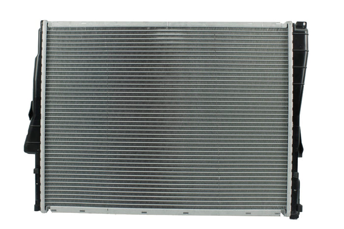 Radiador Automotriz BMW  320 i 323C i,325C i,325X i,328C i,330X i, Z4  T/EXT 01-05 26mm y 32mm Tubo Soldado