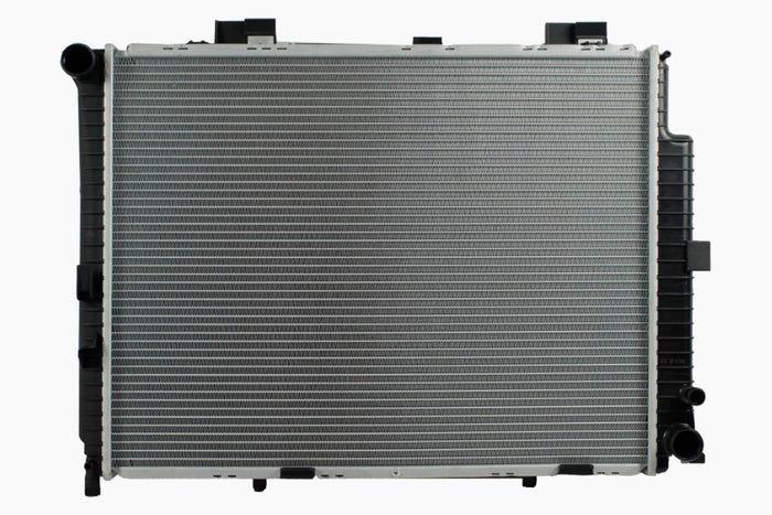 Radiador Automotriz Mercedes Benz E430 Base, 4Matic T/M 98-02 42mm Tubo Soldado