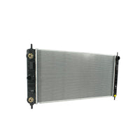 Radiador Automotriz GM  Malibu base Classic, LS, LS, LT T/A 04-08 16mm Tubo Soldado