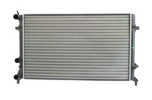 Cargar imagen en el visor de la galería, Radiador Automotríz Volkswagen Jetta Bicentenario Sport 11-15 23mm Aluminio M
