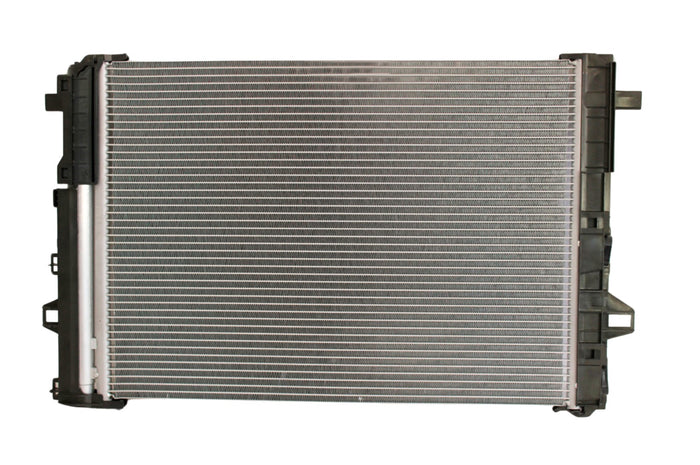 Condensador Automotriz Mercedes Benz CLA250 14-20