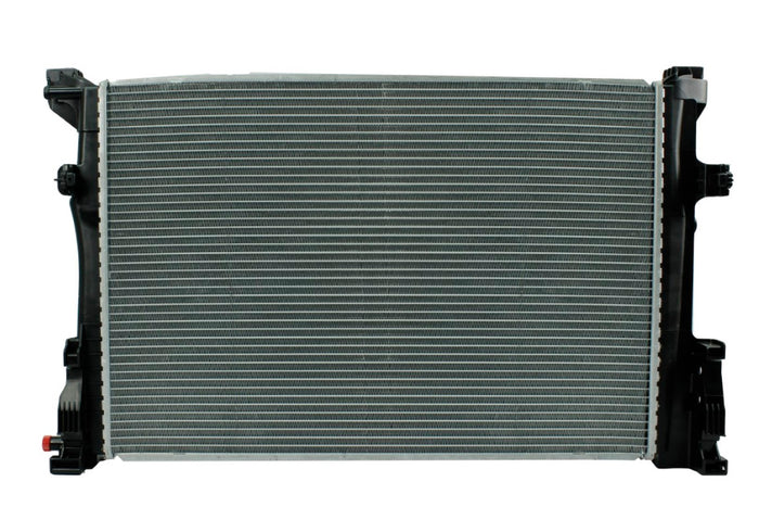 Radiador Automotriz Mercedes Benz CLA250 14-20