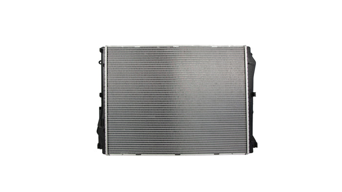 Radiador Automotriz Mercedes Benz CLA200 CLA250 C200 2019