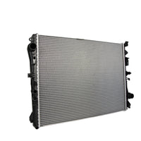 Radiador Automotriz Mercedes Benz CLA200 CLA250 C200 2019