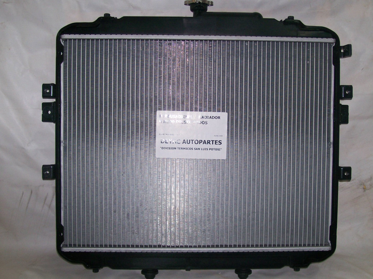 Radiador Automotriz Hyundai  H100    32mm Tubo Soldado-M USA- RADIADORES DEYAC