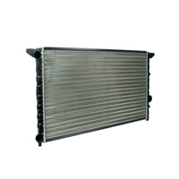 Radiador Automotríz Volkswagen Golf Jetta Derby Cabriolet Cabrio T/M 92-02 34mm Aluminio M