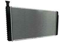 Cargar imagen en el visor de la galería, Radiador Automotriz GM Chevrolet Express Savana, Plo G Series T/A 99-02  32mm Tubo Soldado
