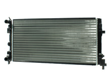 Cargar imagen en el visor de la galería, Radiador Automotríz Seat Ibiza Polo Vento Audi T/M 09-06 34mm Aluminio M
